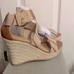 New! Women’s Wedge size 9